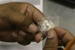 Torino, 65 dosi di crack pronte nel pacchetto dei fazzoletti: arrestati due uomini