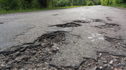 Moncalieri: i cittadini chiedono al Comune di pagare per i danni alle auto causati da buche e voragini