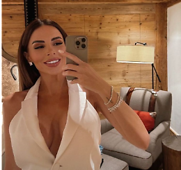 Marialuisa Jacobelli, sorriso e fisico eccezionale per i suoi fan