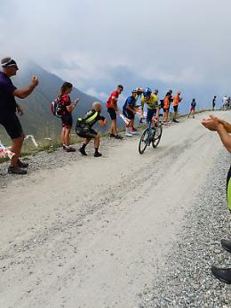 Colle delle Finestre da favola: il Tour de l'Avenir incorona i campioni del futuro 