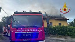 Buttigliera: incendio distrugge il tetto e mansarda di una casa