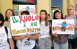 Docenti precari in rivolta: «Il merito deve essere riconosciuto»