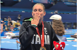 Carlotta "Wonder" Gilli brilla a Parigi: "Che bello nuotare col pubblico... La fatica? Non la sento"