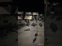 Notte infernale ai Murazzi: maxi-rissa con lanci di bottiglie e tavolini