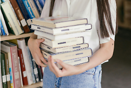 Caro libri, la stangata alle superiori: oltre 400 euro tra testi e dizionari