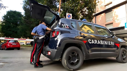 Aggredito e derubato con spray urticante, sei denunciati grazie alle telecamere