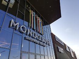 Dj e musica: così il centro commerciale Mondojuve celebra i suoi 7 anni 
