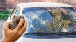 Sassi contro le auto che passano: atti vandalici a Bussoleno