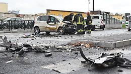 Schianto all'incrocio di Torino Nord: un'auto distrutta e due persone all'ospedale