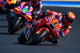 A Misano Sprint Race infuocata: Pecco Bagnaia secondo, Martin vola. Ma la gara è ancora tutta da scrivere...