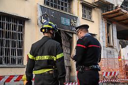 Morto 24enne di Torino in un incendio a Milano: le fiamme avevano bloccato l'uscita dello show-room