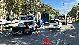 Caos e feriti in corso Inghilterra: incidente con cinque macchine manda in tilt il traffico