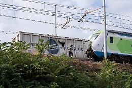Scioperi, deragliamenti e ritardi nel "venerdì nero" dei trasporti, odissea tra Torino e Milano