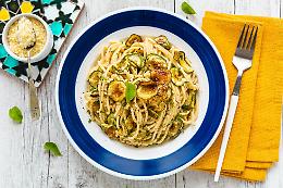 Zucchine, linguine e provolone
nell’iconica “pasta alla Nerano”