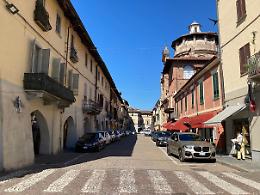 Al via la rigenerazione di via Valobra: lavori da un milione per una Carmagnola più accessibile