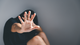Torna il maniaco delle scuole: allarme tra le ragazze
