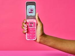 Flip-phone, fotocamere compatte e casio vintage: tutti pazzi per i gadget anni 2000