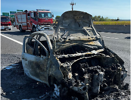 Incendio sulla Tangenziale: auto in fiamme, la vettura distrutta dalle fiamme