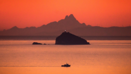 Il Monviso si vede anche dalla Toscana: la foto che stupisce il web