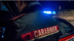 40enne minaccia un gesto estremo su un ponteggio in via Baretti