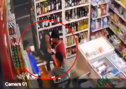 VIDEO - Caccia alla ragazza che gira per Torino e spruzza spray al peperoncino sui passanti