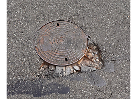 Tombini ballerini e residenti insonni: questa strada di Torino non trova pace