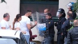 I rom sgomberati dalle case popolari aggrediscono i poliziotti