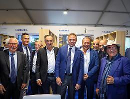 G7, allo stand del Piemonte spunta Al Bano