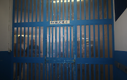 Carcere delle Vallette tra coltelli, Fentanyl e rivolte: le gang magrebine seminano il panico