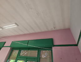 Scuola Makarenko in difficoltà: i bambini trasferiti a causa dei danni strutturali
