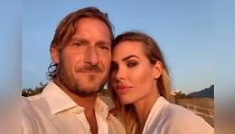 Totti, una festa con Noemi
E Ilary lo aspetta in tribunale 