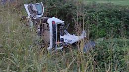 Un altro morto sulla "statale degli orrori": Panda esce di strada e si ribalta nel prato 