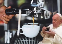 Caffè, rito irrinunciabile (anche per il Papa: guardate il video). Ma quanto se ne beve ogni giorno? Il numero vi stupirà