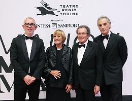 Smoking e Paillettes per la prima di Puccini al Teatro Regio