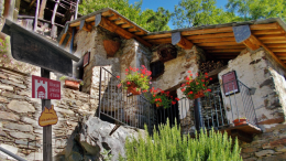 È il borgo più bello d'Italia, e si trova nel Canavese