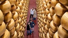 Parmigiano Reggiano: un prodotto da 3 miliardi l'anno, tra tradizione e innovazione