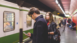 Pendolari al limite: la crisi della linea ferroviaria Alba-Ciriè