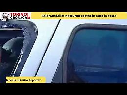 Raid vandalico nella notte, spaccati i vetri  e saccheggiate le auto in sosta - IL VIDEO