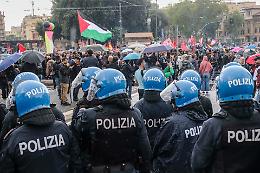 Violenti e partiti in disarmo: ecco chi c'è dietro quelle bandiere. 