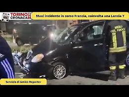 Maxi incidente in corso Francia, Lancia Y finisce sulla banchina - IL VIDEO
