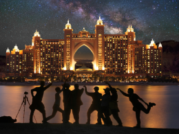 A Dubai si va in spiaggia di notte: ecco perché non è (solo) per turisti