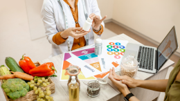 Novara: finta dietologa prescriveva diete e consigliava farmaci 

