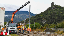 Solo treni elettrici tra Ivrea e Aosta: posato il primo palo per l'elettrificazione della linea ferroviaria