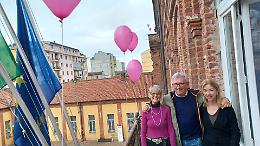 Chivasso si tinge di rosa:  "La prevenzione salva la vita"
