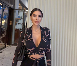 Marialuisa Jacobelli conquista i social con una scollatura mozzafiato
