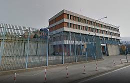 Ivrea, nuovo episodio di violenza in carcere: detenuto incendia la cella, sette feriti 