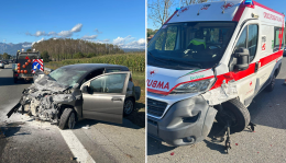 Paura in autostrada: si scontrano tre auto e un'ambulanza, traffico bloccato