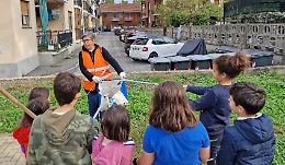 I bambini delle elementari ripuliscono il parco Kimberley