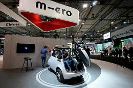 Microlino: novità Top Secret a Parigi. Intanto, arriva la mazzata dell'Antitrust