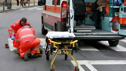 "Donna in bici investita di proposito da un furgone e derubata in pieno giorno nel centro di Torino"